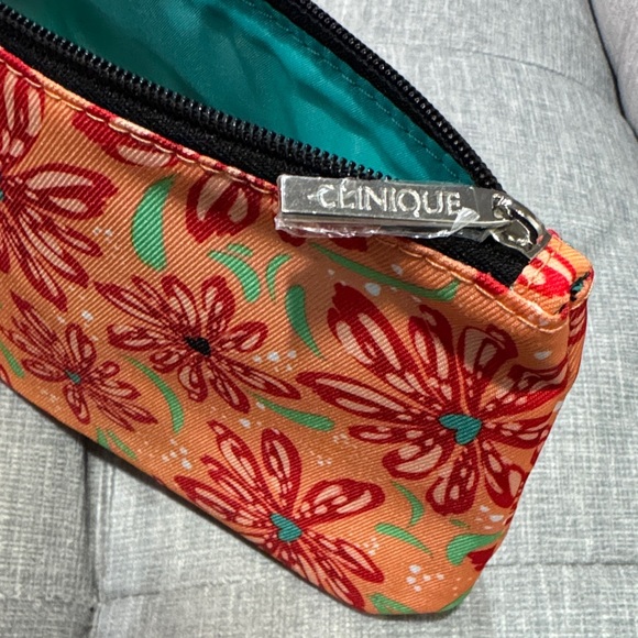Clinique Pink and Floral Cosmetic Bag Set - Picture 3 of 6